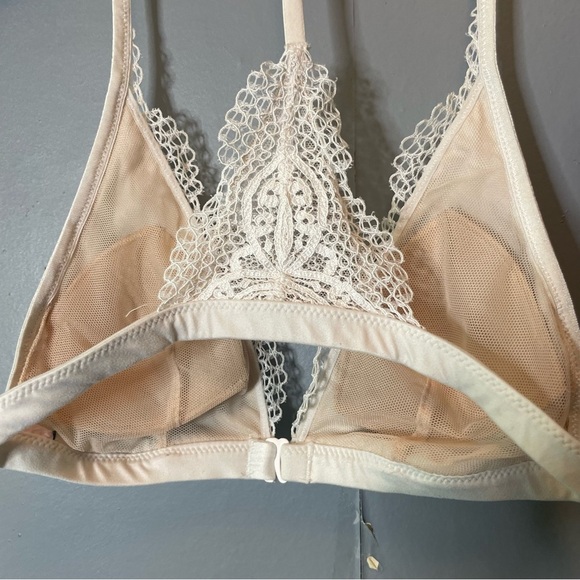 Victoria’s Secret White and Cream Lace front closure Bralette size xs - Picture 5 of 8